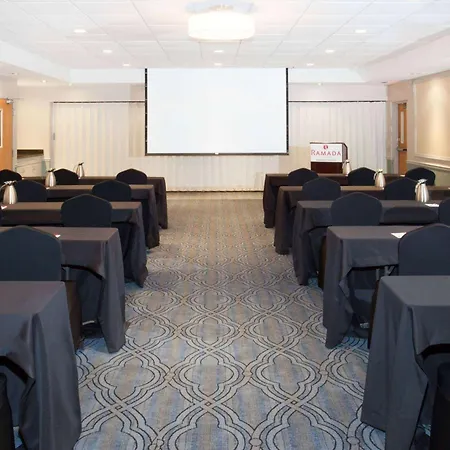 Ramada Plaza By Wyndham Chicago North Shore-2