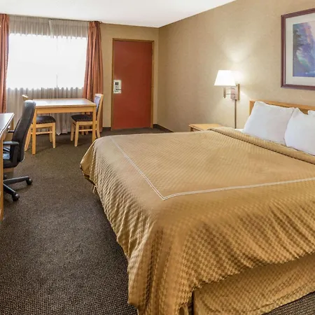 Days Inn By Wyndham Black Bear-3