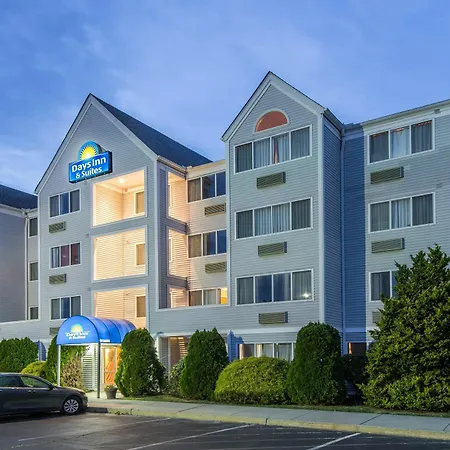 Days Inn & Suites By Wyndham Groton Near The Casinos-3
