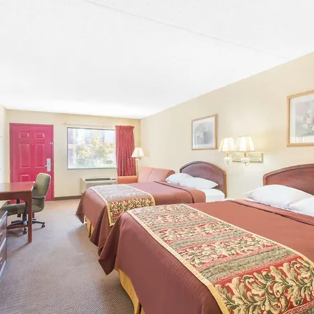 Days Inn & Suites By Wyndham Bentonville-3