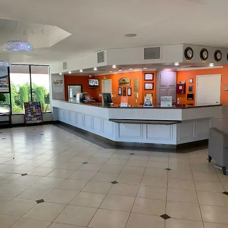 Howard Johnson By Wyndham Reseda Hotel & Suites-3