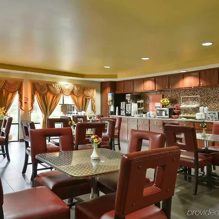 Red Roof Inn & Suites Savannah Gateway-2