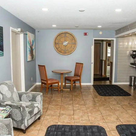 Americas Best Value Inn & Suites Detroit Lakes-3