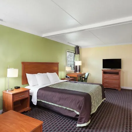 Days Inn By Wyndham Bowling Green-3
