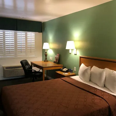 Travelodge By Wyndham San Diego Downtown Convention Center-2