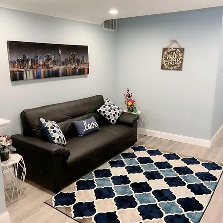 Nice Bedroom Next Fells Point-2