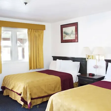 Travelodge By Wyndham Northern Arizona University Downtown-3