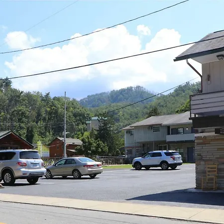 Bishop Inn Downtown Gatlinburg-3