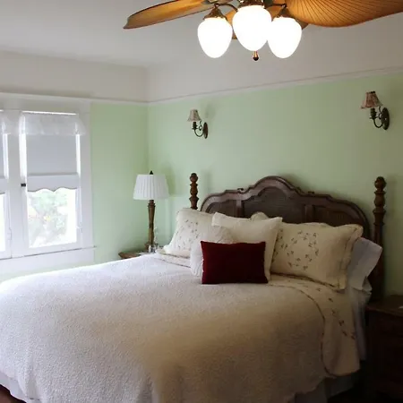 Lady Geneva Bed & Breakfast-2