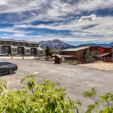 Beautiful Mountain View Condo-2