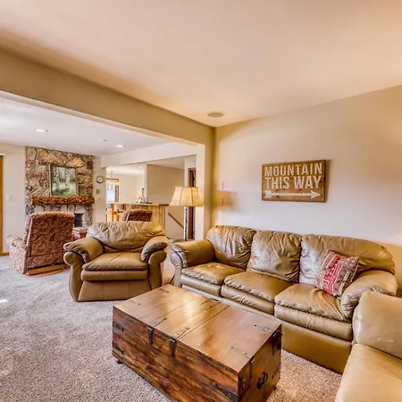 Beautiful Mountain View Condo-3