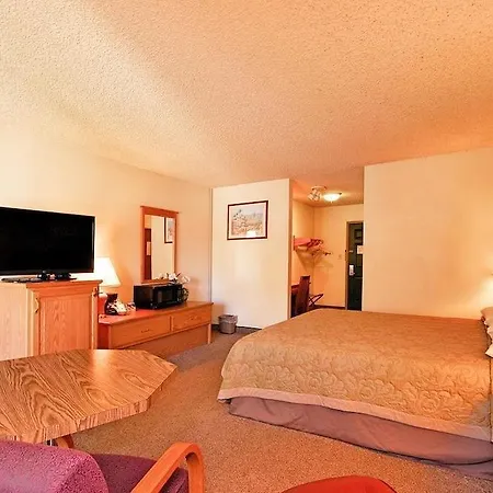 Super 8 By Wyndham Long Beach-3