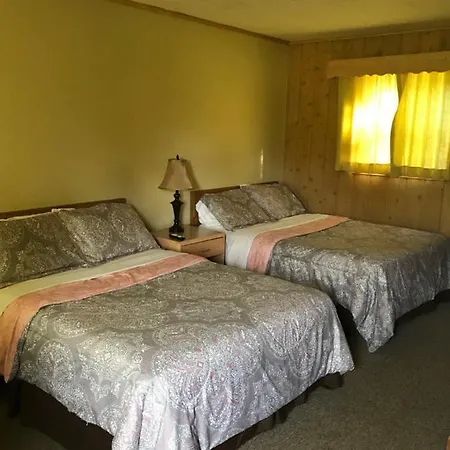 Royal Motel-2