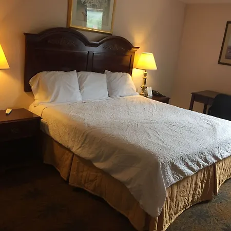 Travelodge By Wyndham Lynchburg-2