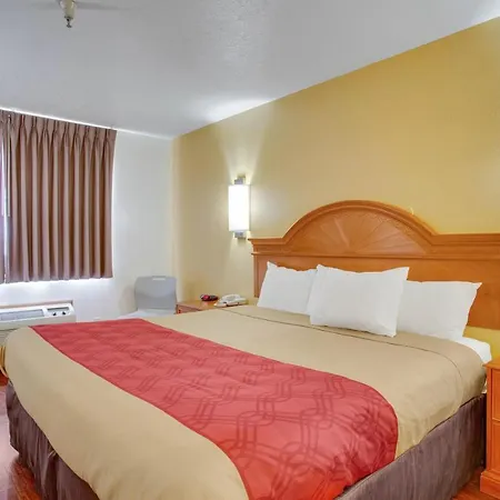 Econo Lodge Inn & Suites Albuquerque East I-40 Eubank Exit-2