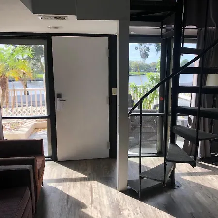 Tarpon Inn-2