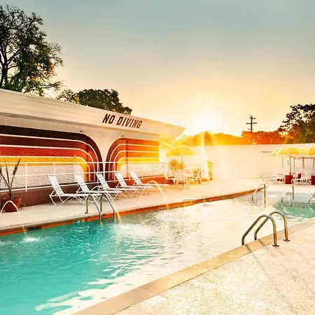 The Dive Motel And Swim Club-3