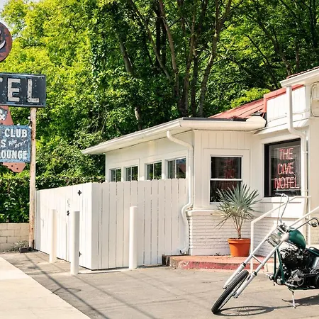 The Dive Motel And Swim Club-2