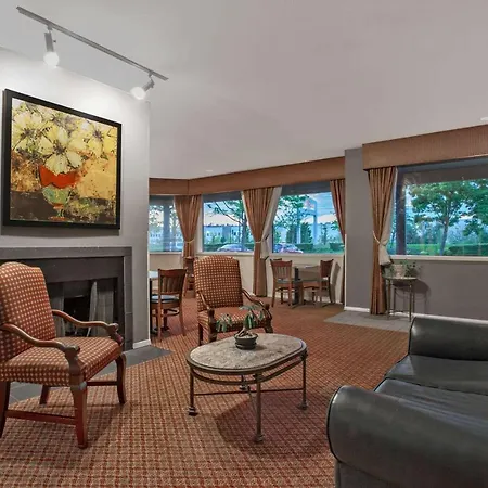 Hawthorn Suites By Wyndham Kent, Wa-2