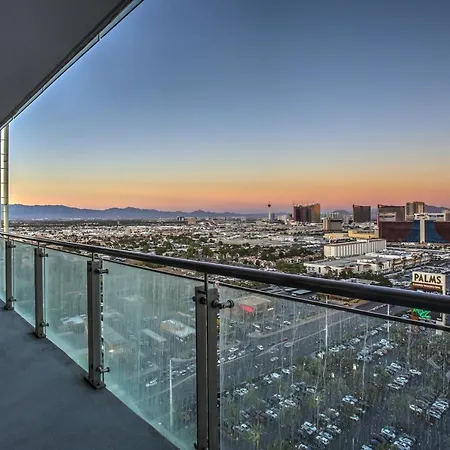 Palms Place Studio With Balcony & Strip View-2