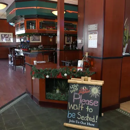 Holiday Inn Hotel & Suites Owatonna-3