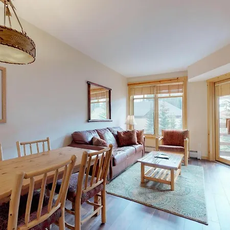 Tucker Mountain Lodge 321-3
