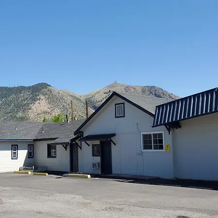 Pinecrest Inn & Suites-3