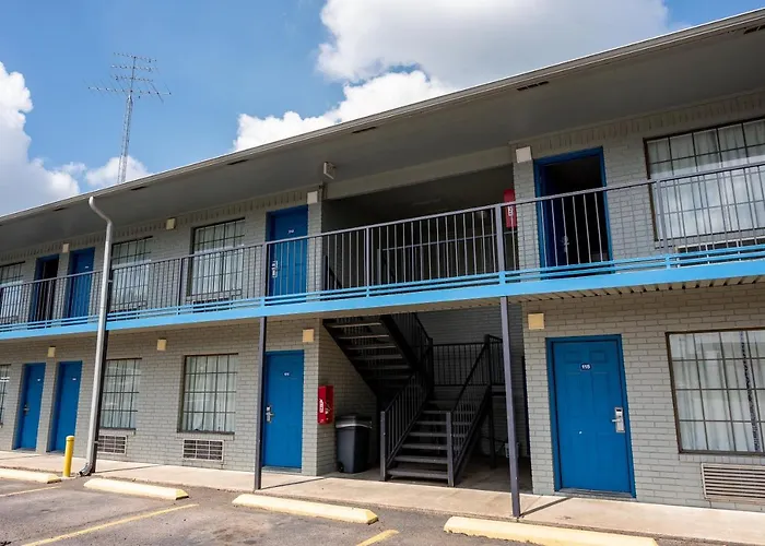 American Inn & Suites Russellville