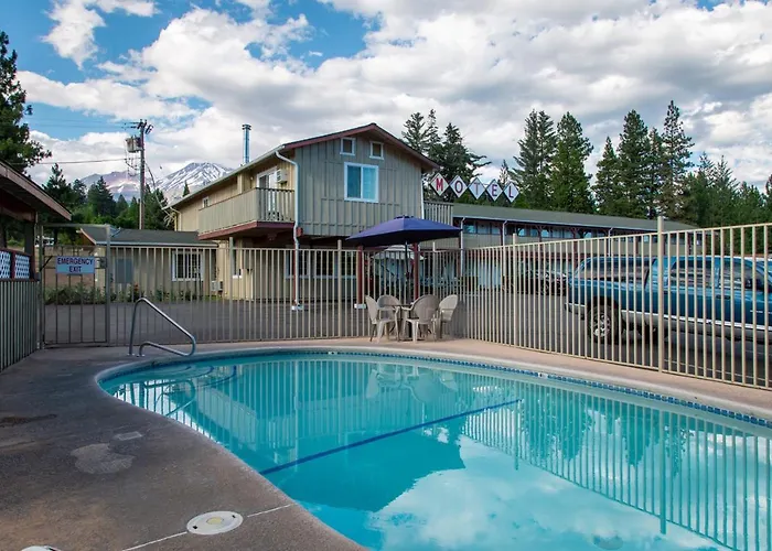 Swiss Holiday Lodge Mount Shasta
