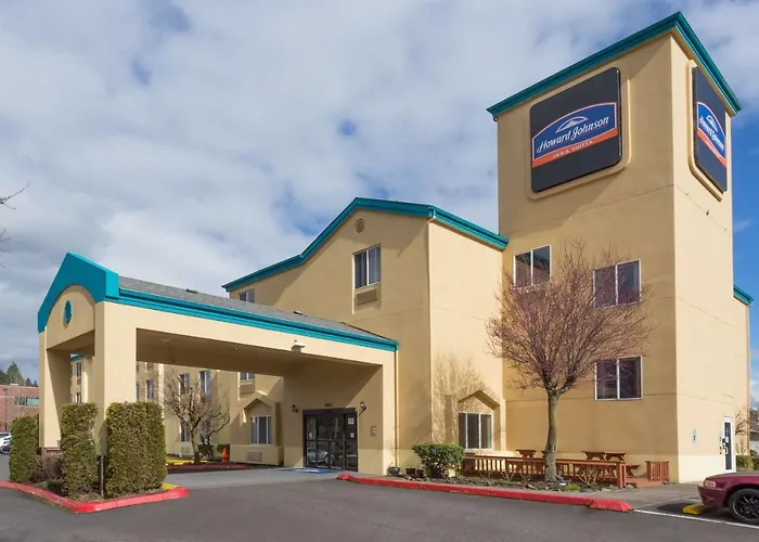 Howard Johnson By Wyndham Vancouver Hotel & Suites