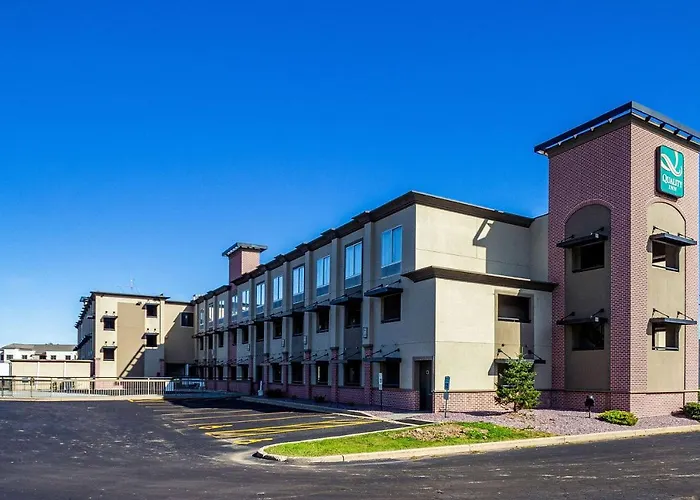 Quality Inn Milwaukee- Brookfield