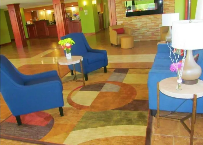Quality Inn & Suites East Ridge