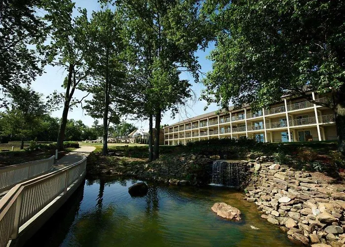 Fourwinds Lakeside Inn & Marina