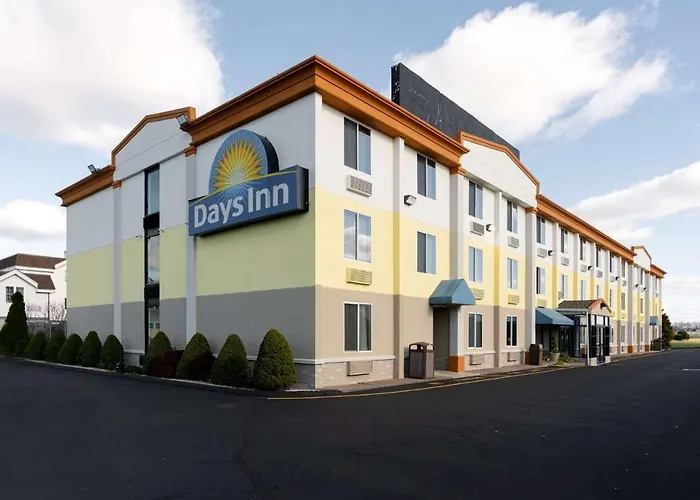 Days Inn By Wyndham Hartford/Closest Downtown