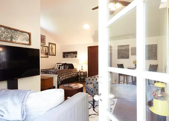 Willow Glen Private Studio - 1 Queen Bed And 1 Queen Inflatable