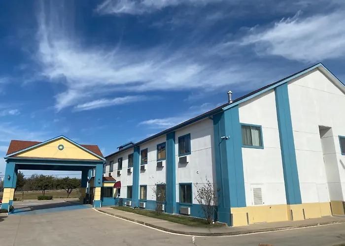 Tropicana Inn And Suites Dallas