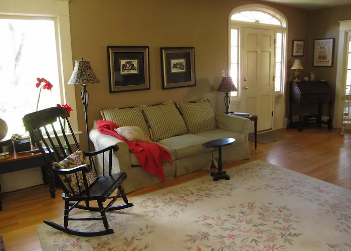 The White House Bed And Breakfast Medford