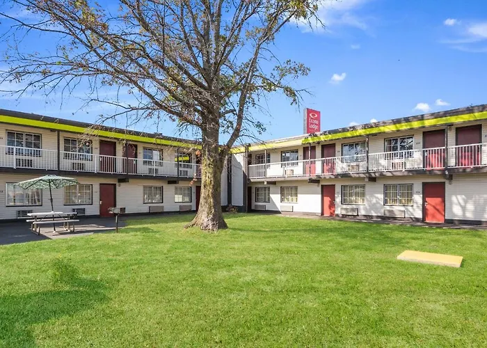 Econo Lodge Inn & Suites Terre Haute