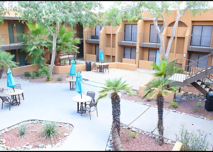 Ramada By Wyndham Tucson Airport Hotel Drexel Heights