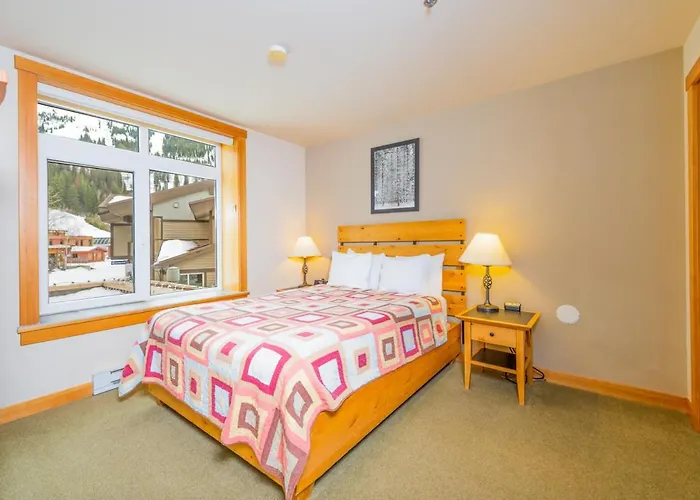 Schweitzer Mountain Resort White Pine Lodge