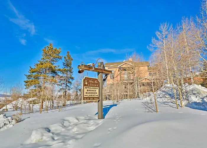 Kicking Horse Lodges 3-202