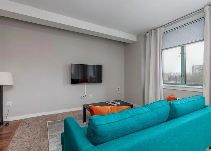 Park Pacific - Spacious Dt Apts With Free Parking By Zencity