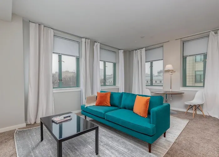 Park Pacific - Spacious Dt Apts With Free Parking By Zencity