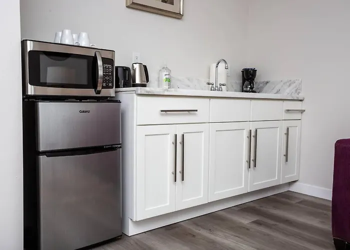 One Bedroom Apartment With Luxurious Furnitures San Diego