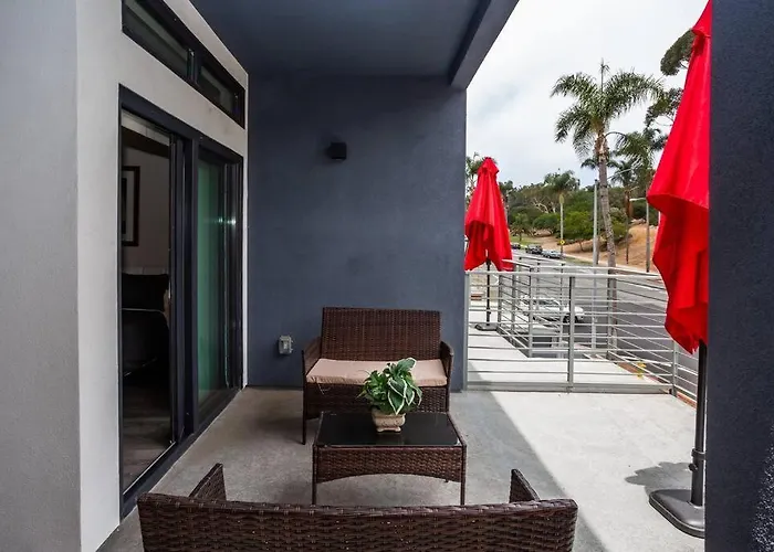 Studio With Large Balcony- San Diego Gateway