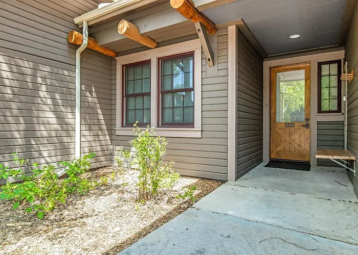 Kicking Horse Lodges 4-302