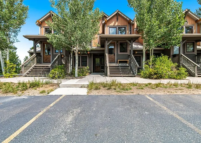 Kicking Horse Lodges 4-302