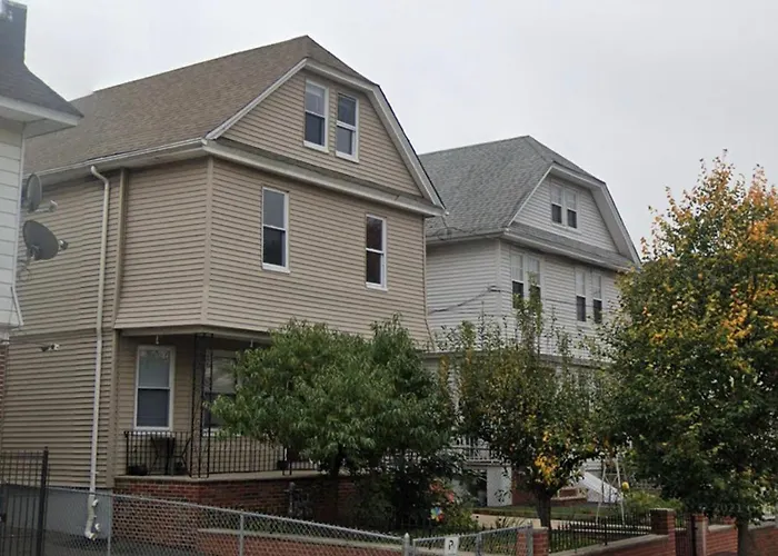 Delightful Well Located One Bedroom Attic Elizabeth