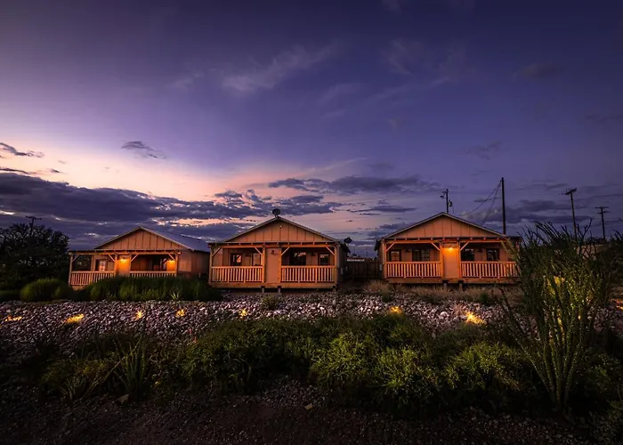 -Pet Friendly- Miners Cabin #5 -Two Double Beds - Private Balcony