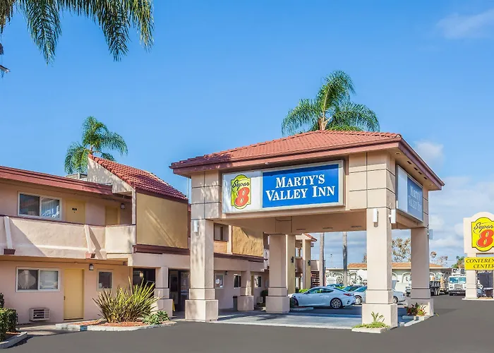 Super 8 By Wyndham Oceanside Marty'S Valley Inn